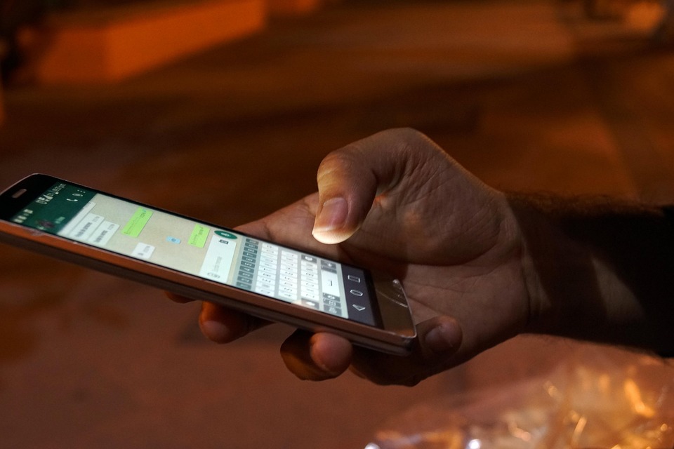 Claro! Aqui estão 10 títulos diferentes sobre o tema empréstimo pelo celular: