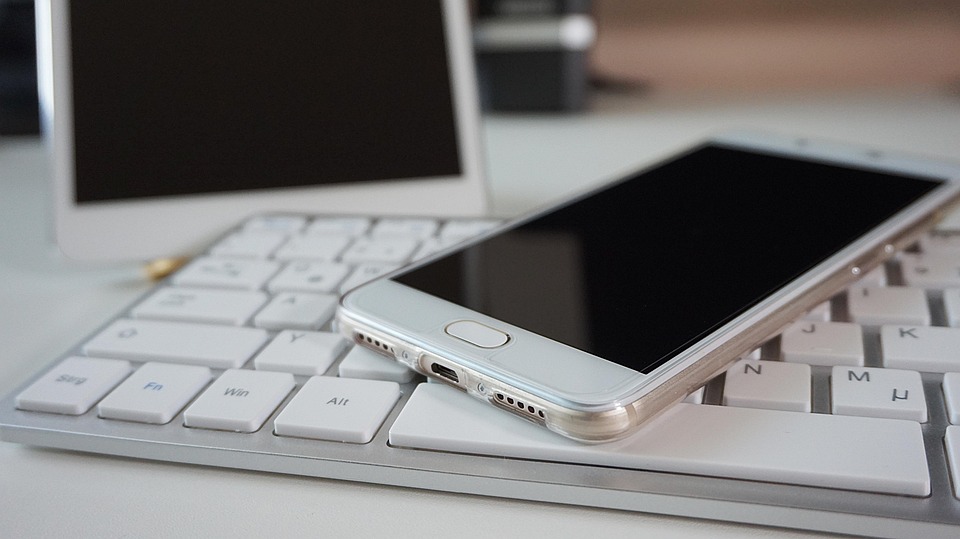 Claro! Aqui estão 10 títulos diferentes sobre o tema CRLV pelo celular: