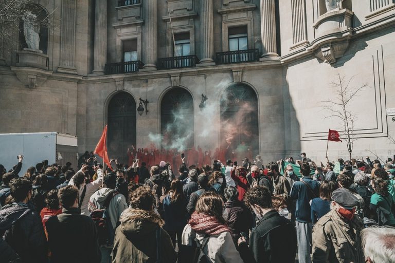 Claro! Aqui estão 10 títulos diferentes sobre o tema regularização CPF com formatos variados: