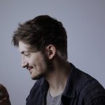 Como negociar dívidas pelo celular sem estresse?