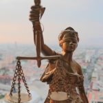 O que Você Precisa Saber Antes de Consultar um Advogado