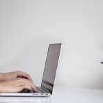 A Revolução do Atendimento Jurídico: Advogado Online vs. Escritório Tradicional