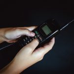 Como a Linguagem Pode Influenciar a Resposta em Cobranças por SMS