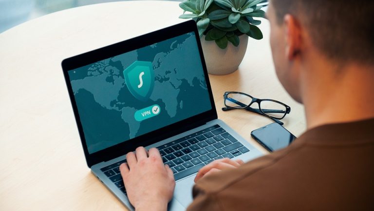 Entenda a Importância de Contratar Seguro Online na Era Digital