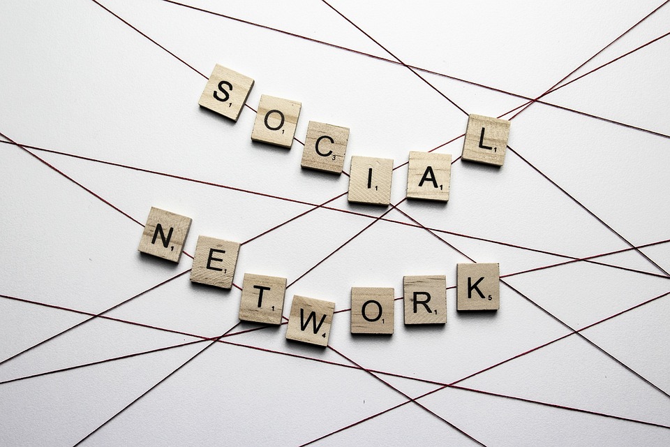 Movimentos Sociais na Era Digital: Uma Nova Forma de Protesto?