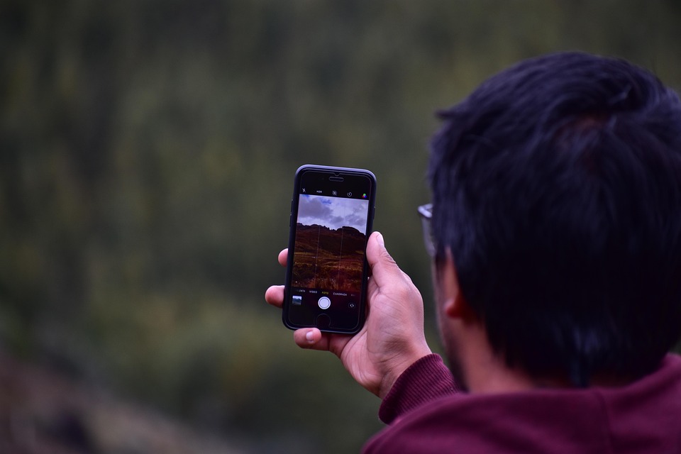 Sua Direção Mais Segura: Por que Apostar no CRLV pelo Celular?