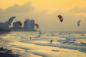 Esses títulos variam em formato e foco, abordando diferentes aspectos da ICP-Brasil.