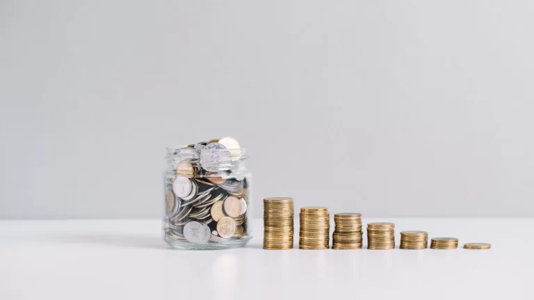 moedas-tributos-recursos-dinheiro-financas-freepik.webp